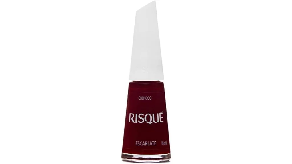 esmalte de unha cremoso vermelho escarlate vibrante